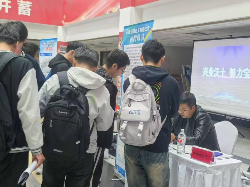 公司參加高校校園專(zhuān)場(chǎng)招聘會(huì)